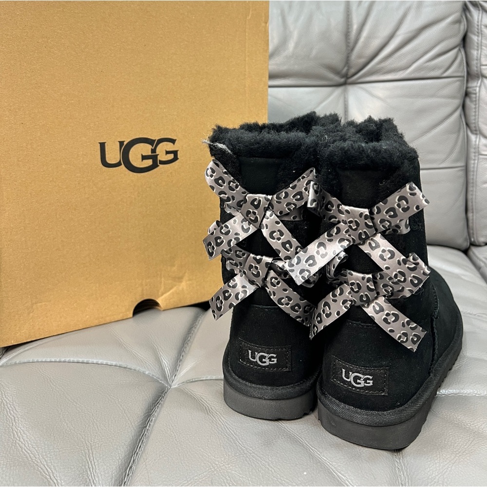UGG BOW KNIT BLACK SUEDE FUR BOOTS Big kid size 4 ，size EU ：36